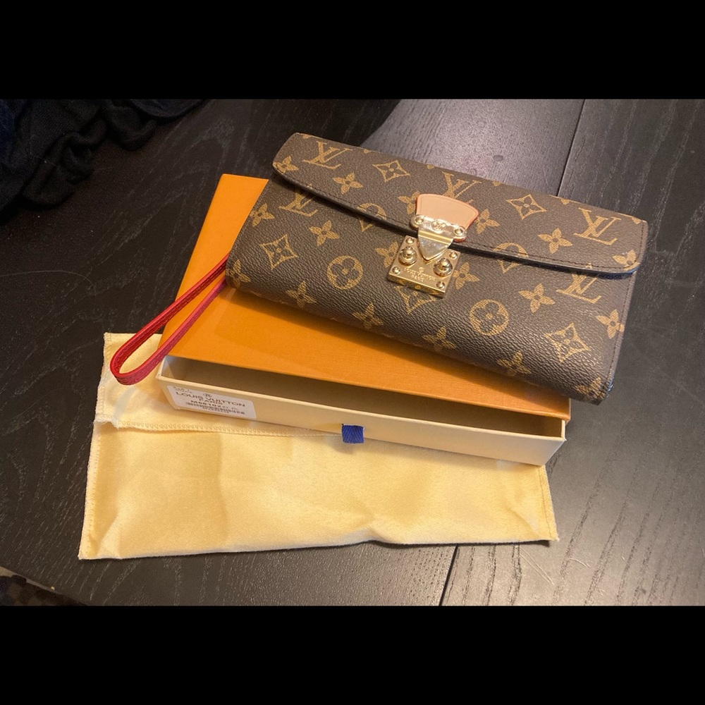 SOLD - Brand New Clutch/Whistler. Comes with box and dust cover.